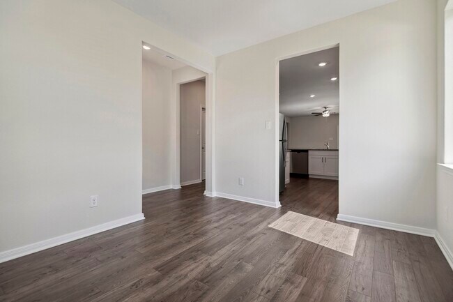 Building Photo - 16414 Blossom Grv Dr