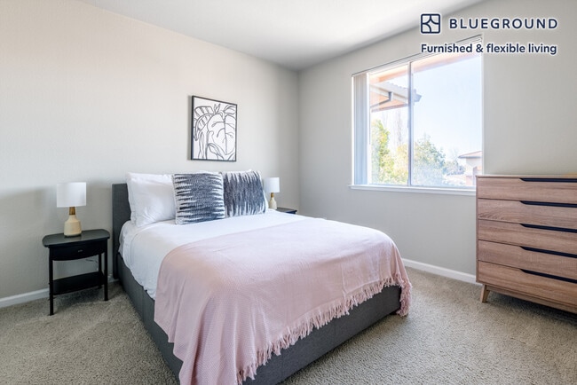 Building Photo - 1668 Hope Dr