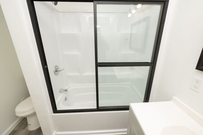 Building Photo - Ready for showing on 6-25-25    3BR/1BA - ...