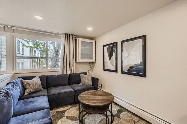 Building Photo - Central 1 BDR / 1 BA Condo in Boulder