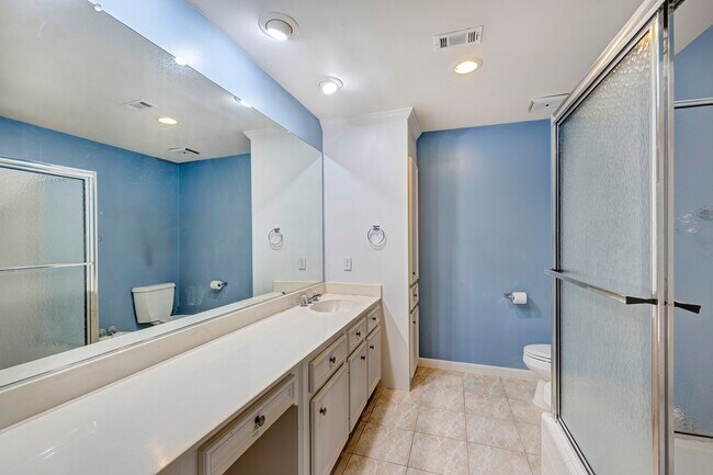 Building Photo - 5816 Lynbrook Dr