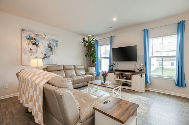 Building Photo - 1232 Savannah Ave