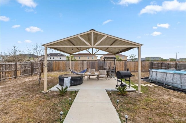 Building Photo - 19 Canela Ave