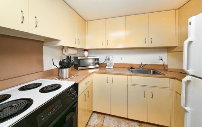 full kitchen - 1777 Ala Moana Blvd