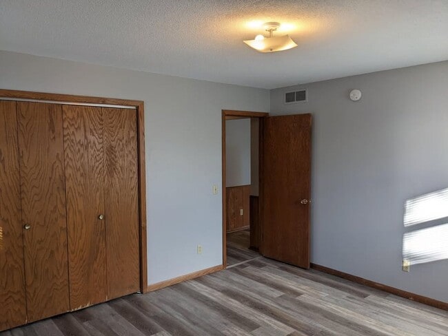 Building Photo - House For Rent