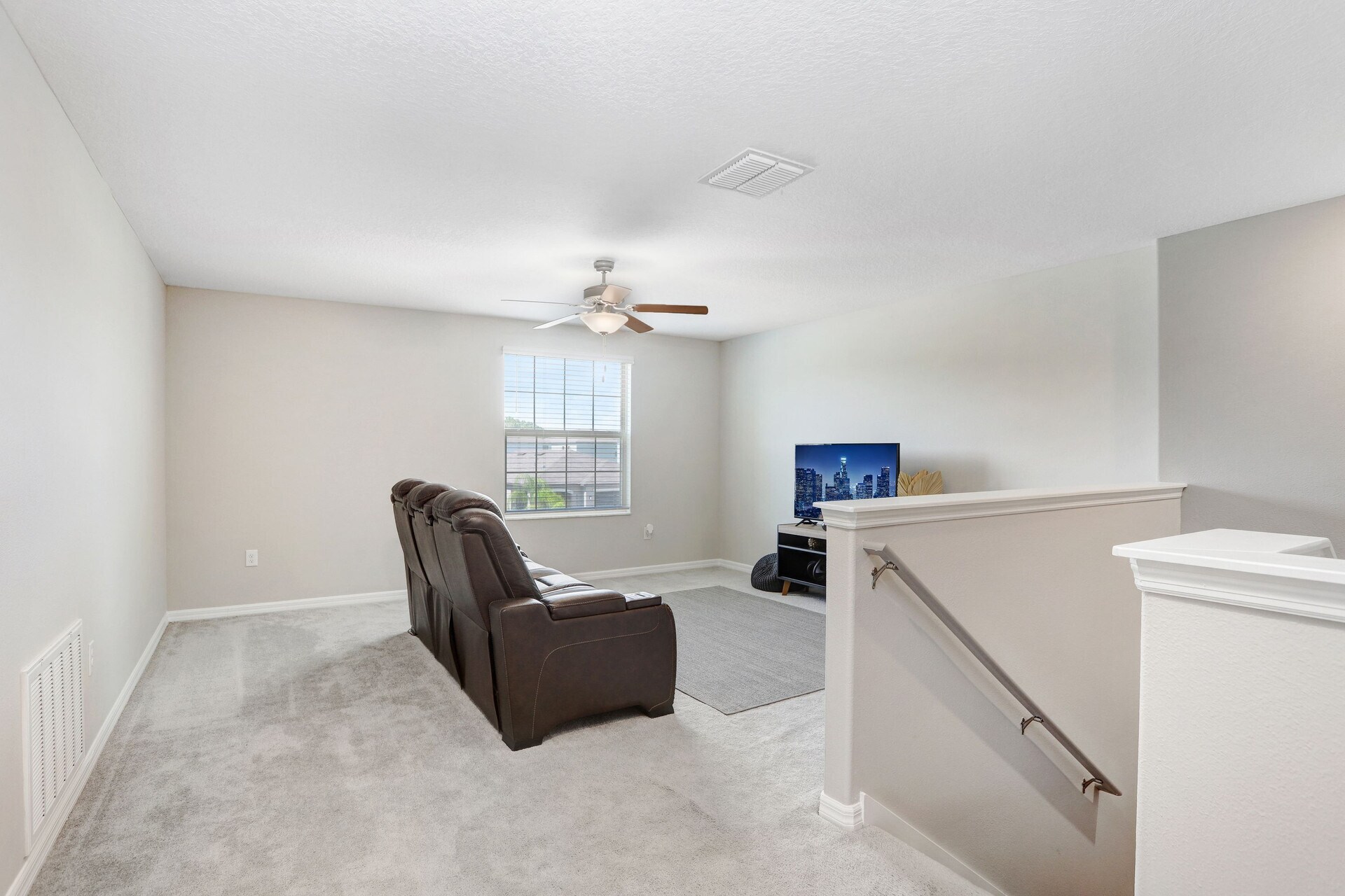 spacious loft upstairs - 4918 Wild Senna Blvd
