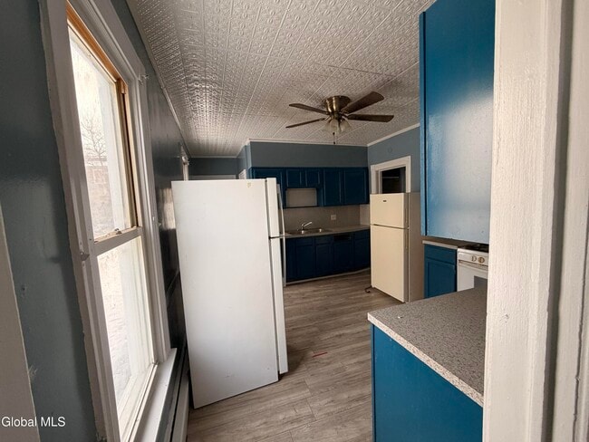 Building Photo - 18 Swan St