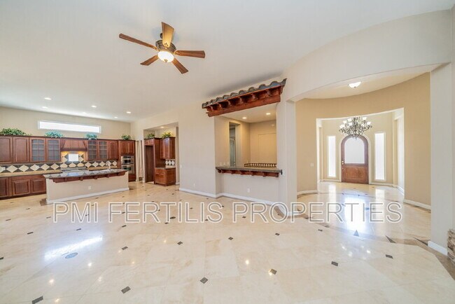Building Photo - 17425 Cyrus Ln