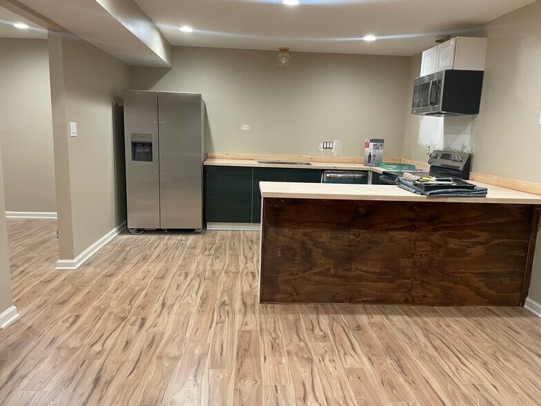 Kitchen Bar - 2409 Foxtrot Rd
