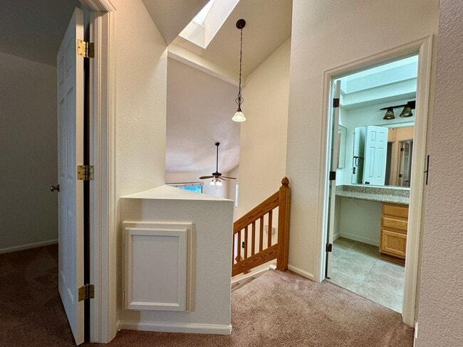 Building Photo - Cheery 3 bedroom 2 Bath Home! Available to...
