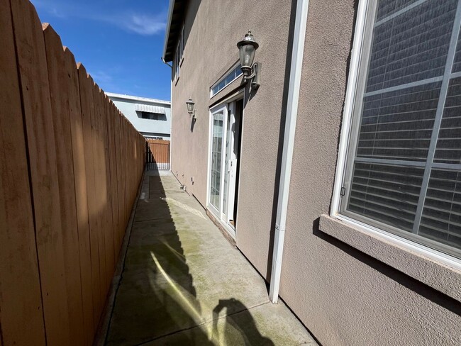 Building Photo - Upgraded and Beautiful Spacious 4 Bedroom ...
