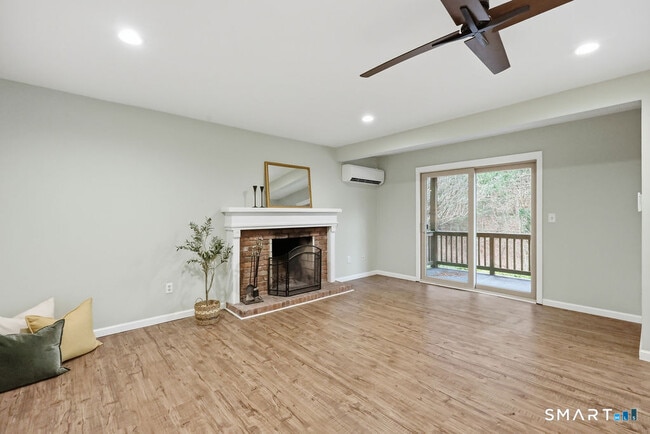 Building Photo - 42 Library Ln