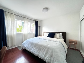 Building Photo - 1051 W 170th St