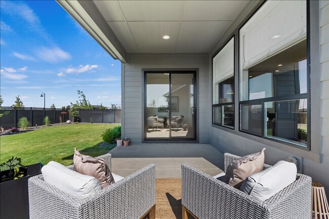 Building Photo - Custom Model Home on the Meridian Bluff