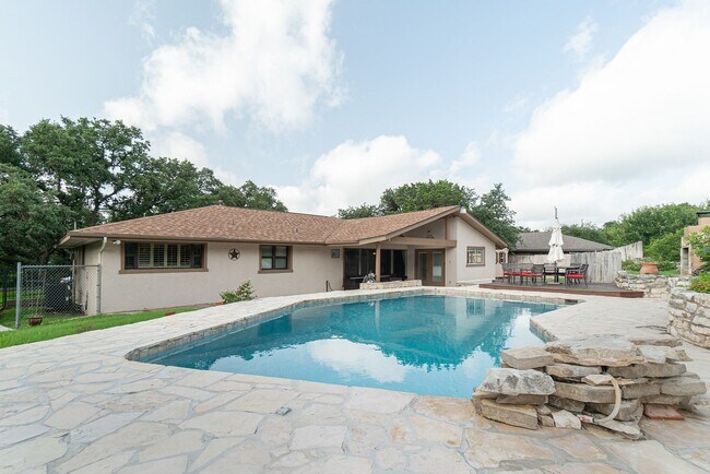 Building Photo - Wonderful Home with Swimming Pool!