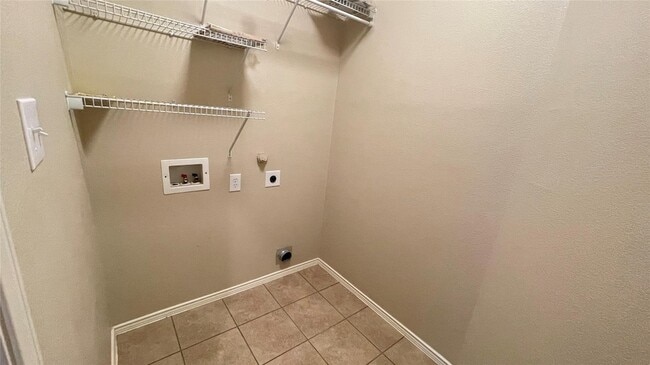 Building Photo - 8131 Tierra Del Sol Rd