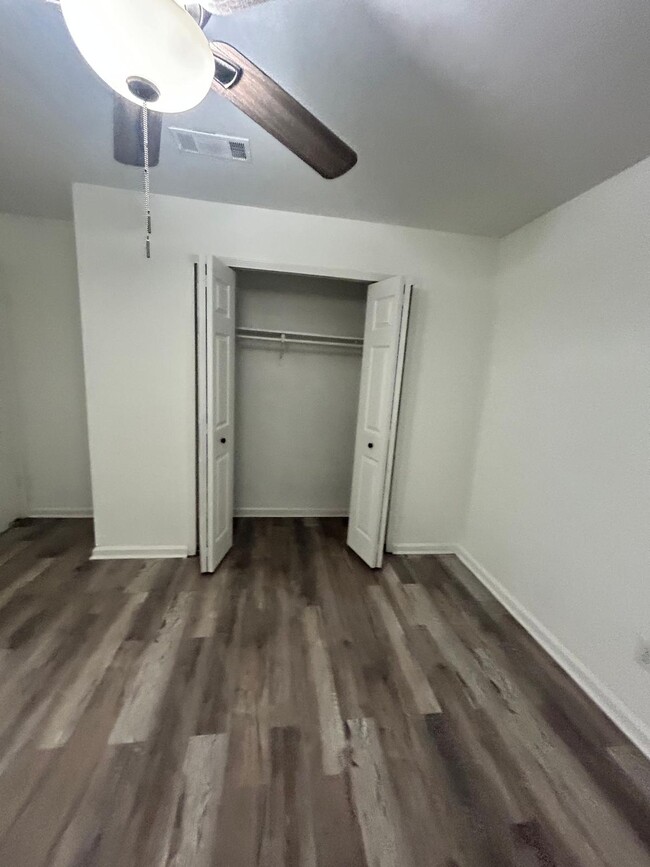 Building Photo - 2805 Villamore Ave