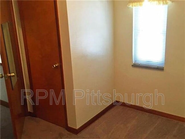 Building Photo - 2108 Lucina Ave