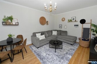 Building Photo - 275 Engle St