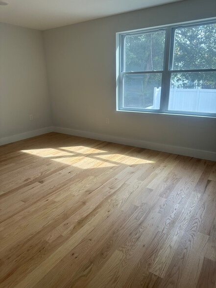 Building Photo - 62 Hillside Ave