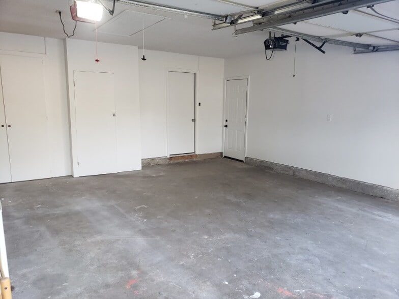 Building Photo - 501 Holly Hill Rd