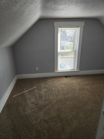 Building Photo - 416 Western Ave