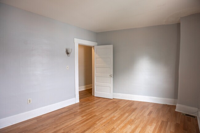 Building Photo - 796 Ebner St