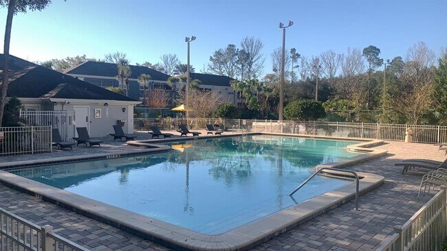 Building Photo - 2304 Clubside Dr