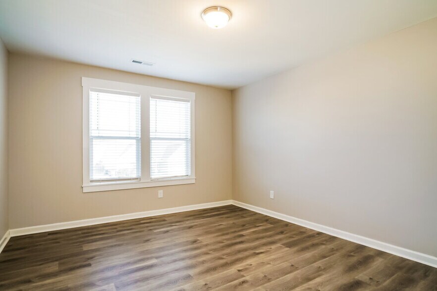 Building Photo - 936 Sandyhill Rd