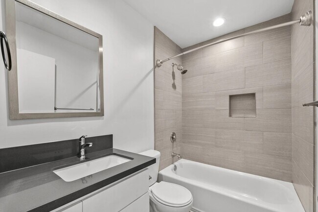 Building Photo - 925 W 30th St