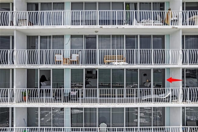 Building Photo - 7601 E Treasure Dr