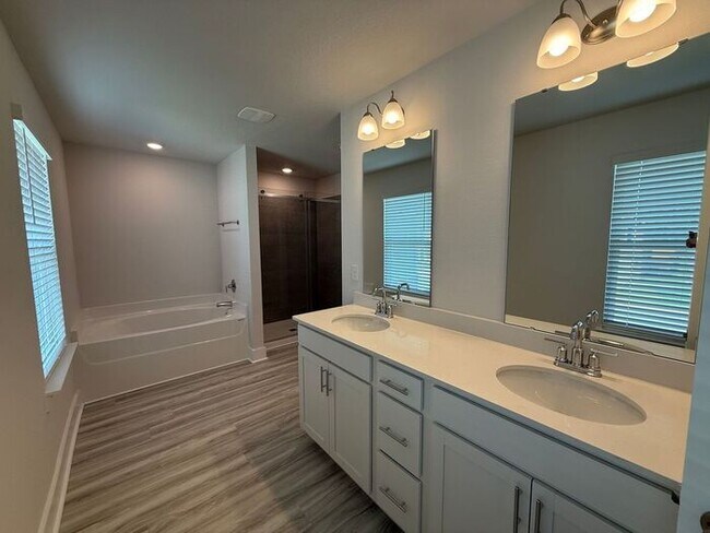 Building Photo - Gulf Breeze - Deer Ridge Crossing - 4 bedroom, 2.5 bathroom - New Construction