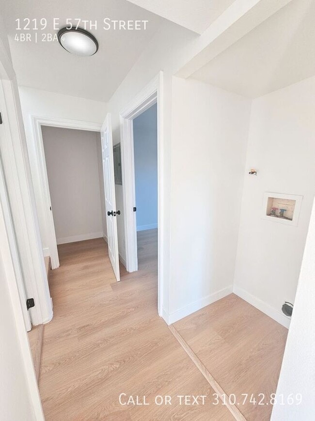 Building Photo - 1219 E 57th St