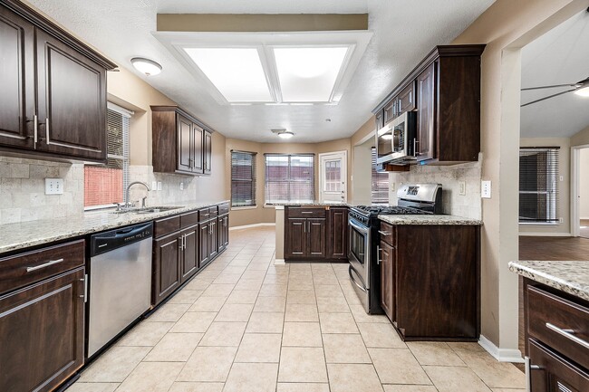 Building Photo - 1835 Taylor Creek Dr