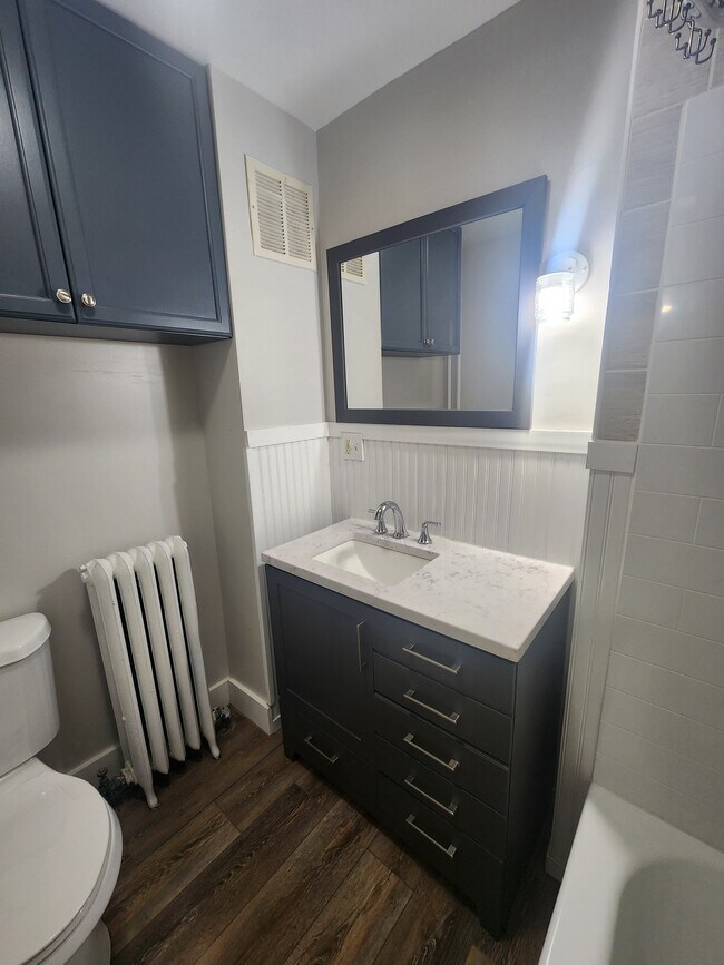 Building Photo - 3044 6th Ave