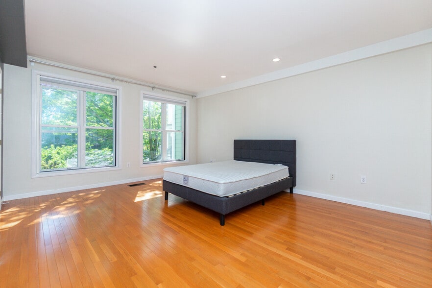 Front Bedroom - 189 Richdale Ave