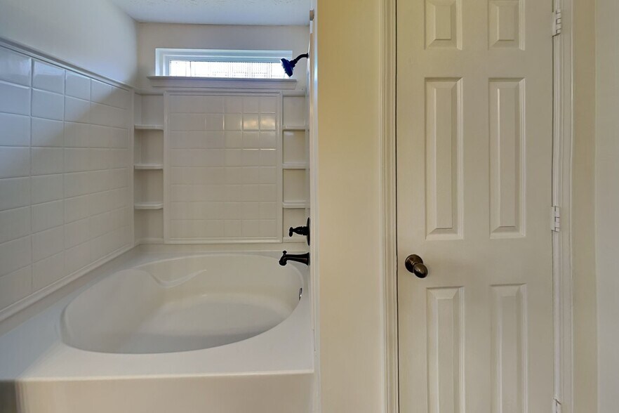 Building Photo - 2641 Farmstead Ct