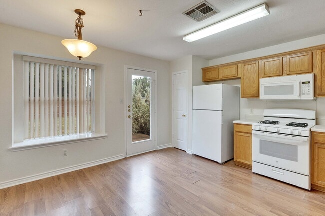 Building Photo - Move In Special- $250 off 1st Full Months ...