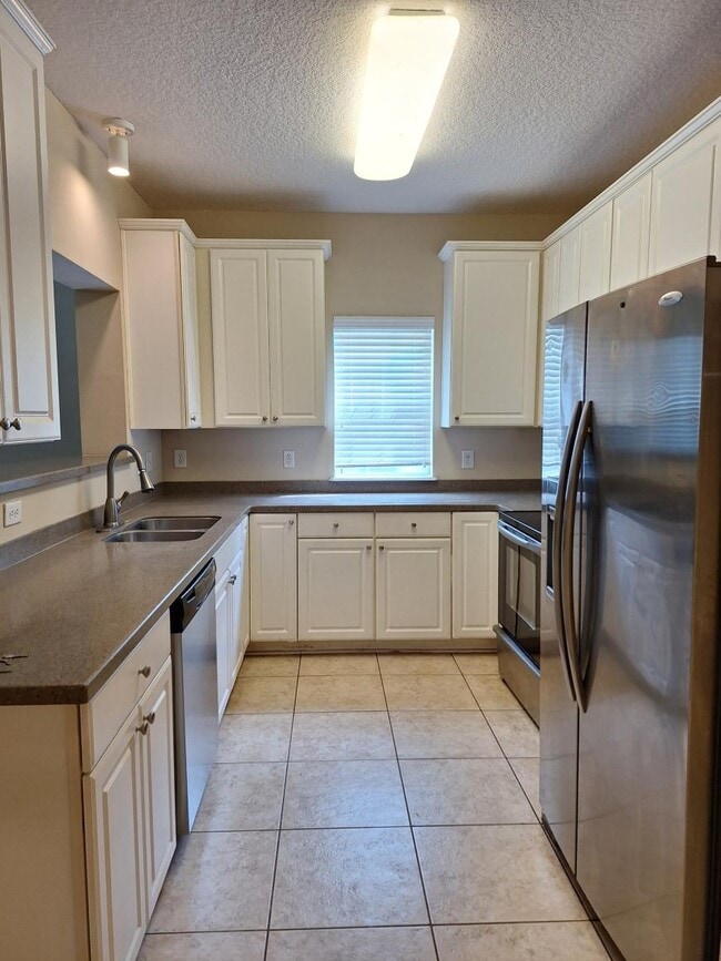 Building Photo - 3 bedroom in Jacksonville FL 32256