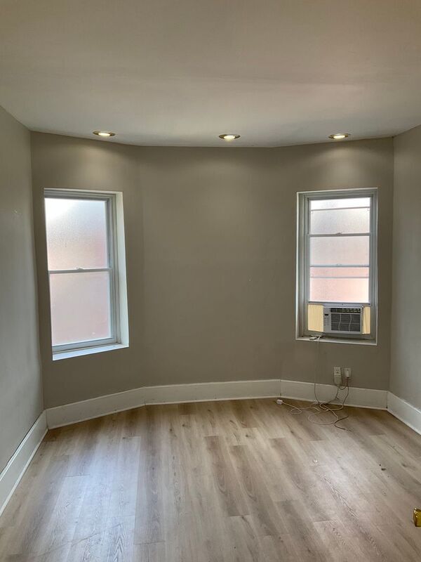 Building Photo - 611 E Mitchell Ave