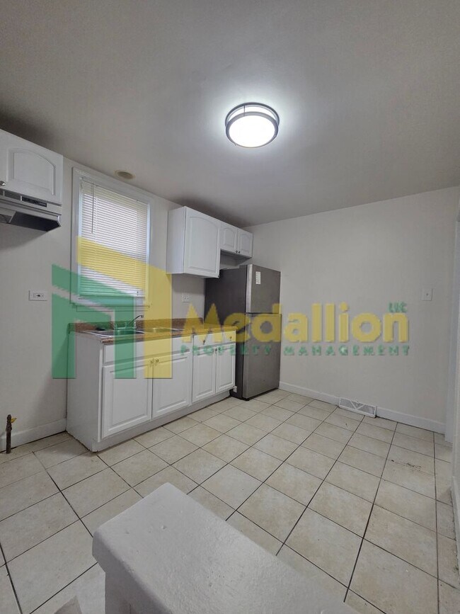 Building Photo - Updated 3-Bedroom Home with Spacious Layout and Backyard