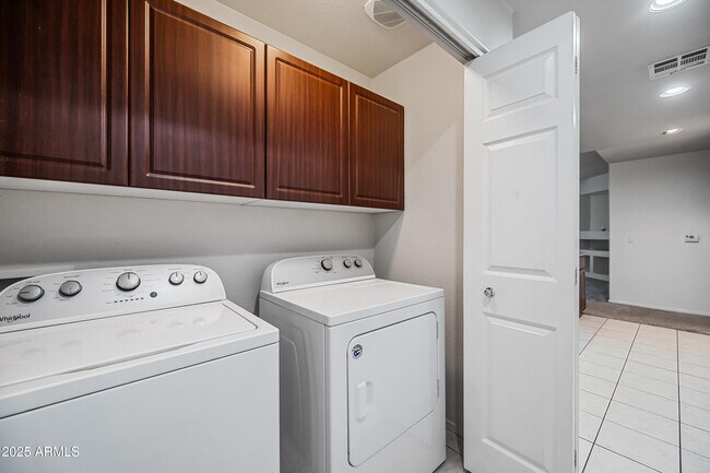 Building Photo - 705 W Queen Creek Rd