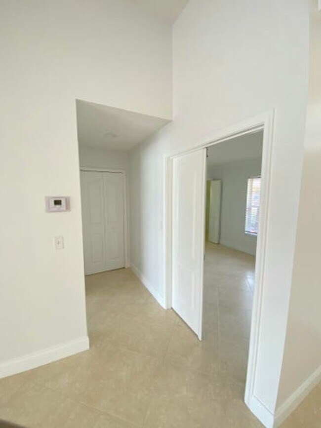 Building Photo - 4593 Bucida Rd