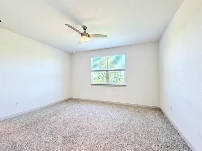 Building Photo - 2000 Daleside Ln