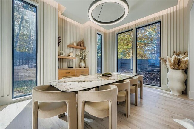 Building Photo - 1223 Mayfair Dr NE