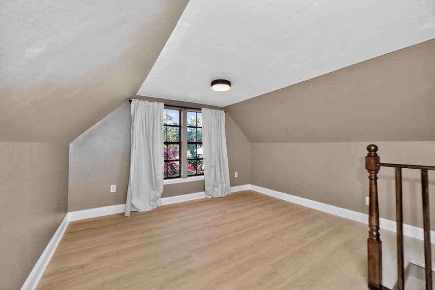 Building Photo - 512 Mason Ave