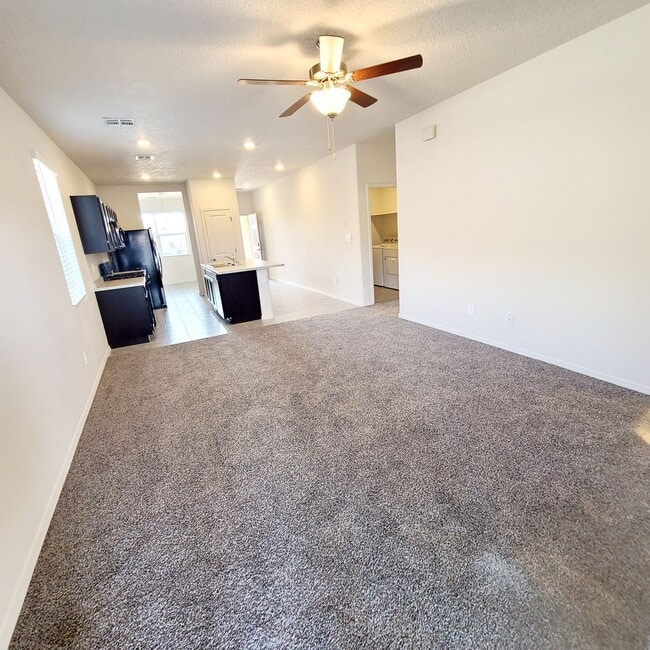 Building Photo - 3 bed 2 bath home in Huning Ranch