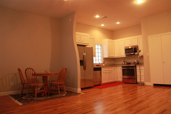 Building Photo - 3703 Main Poplar Dr