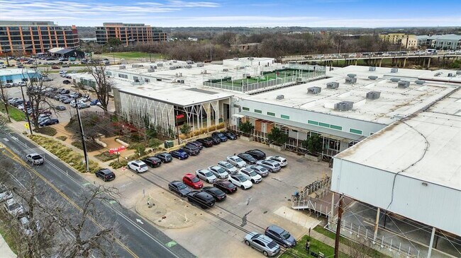 Building Photo - 2715 Zaragosa St