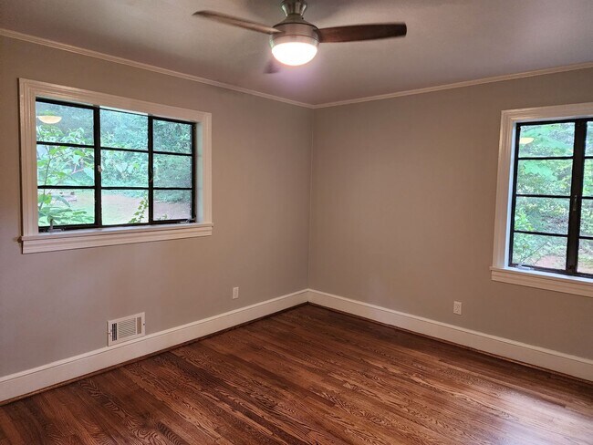 Building Photo - Ranch Home in Newton